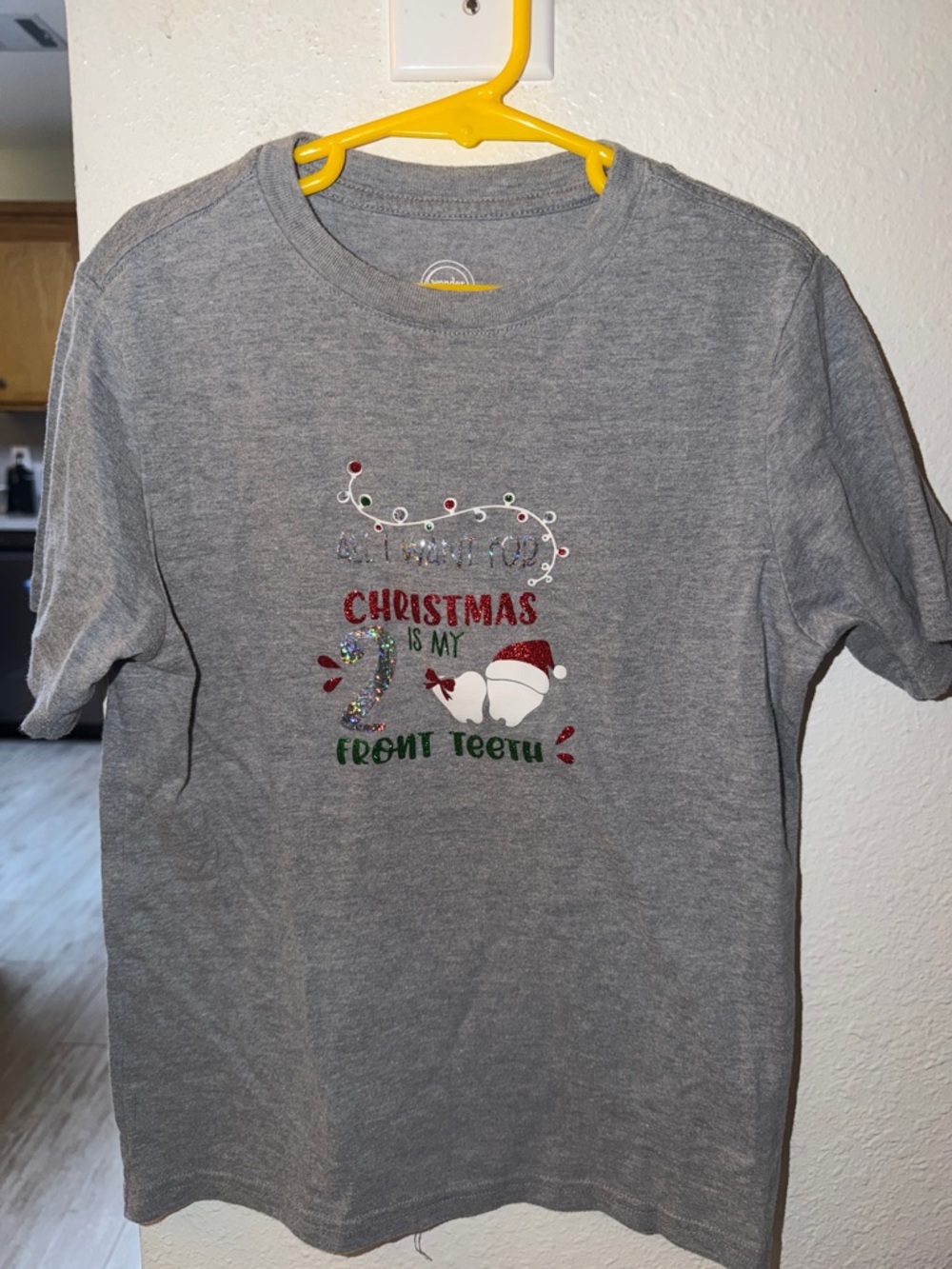 wonder nation Gray Short Sleeve Christmas Graphic Tee